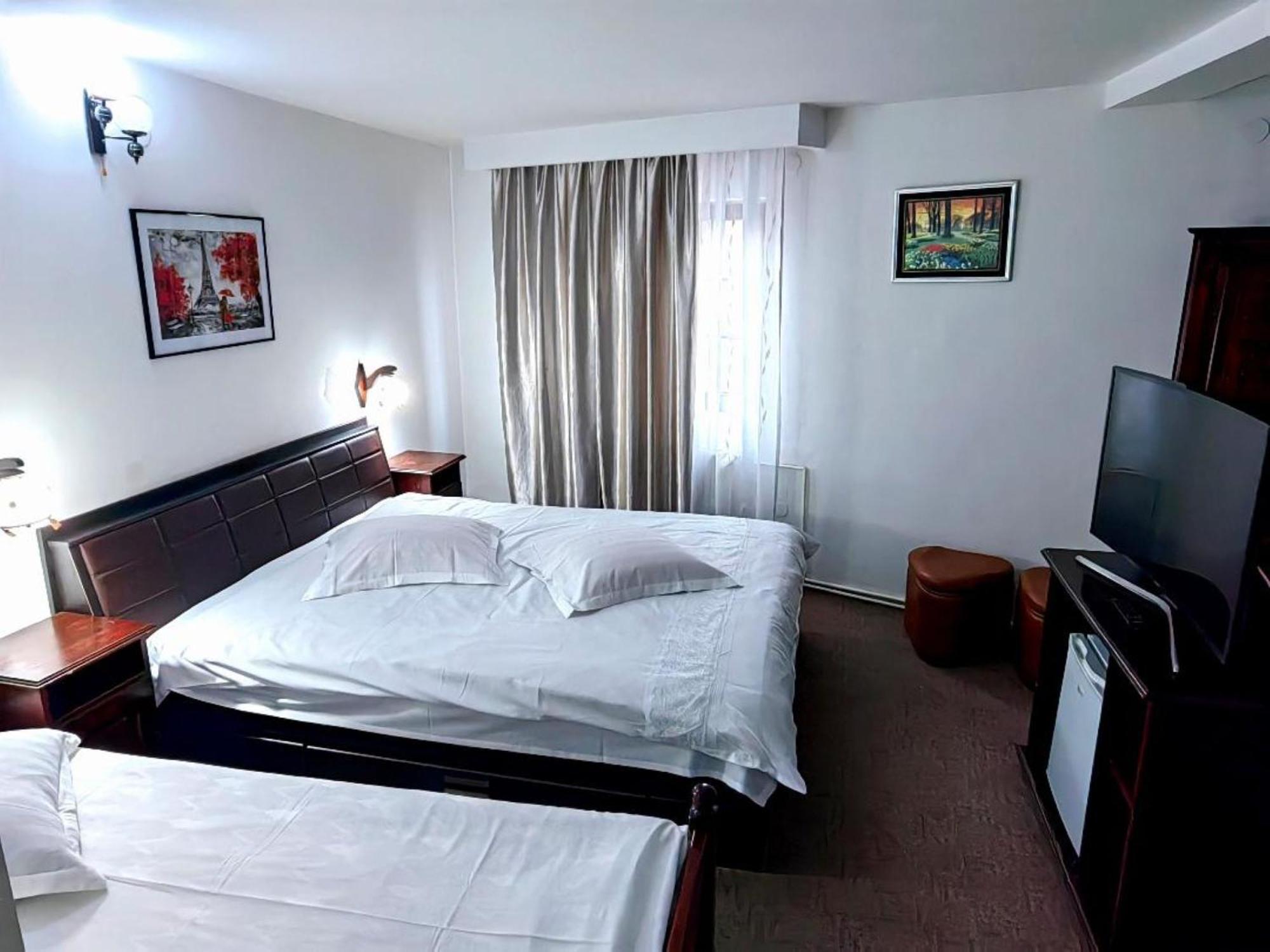 Pensiunea Millenium Sibiu With Parking - Motorcycle Friendly Travel Routes Exteriör bild