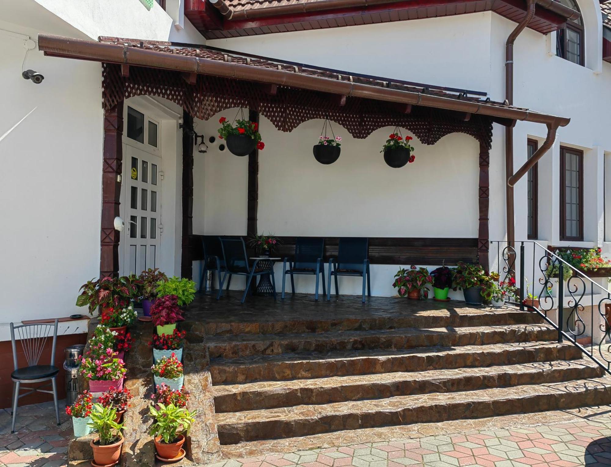 Pensiunea Millenium Sibiu With Parking - Motorcycle Friendly Travel Routes Exteriör bild